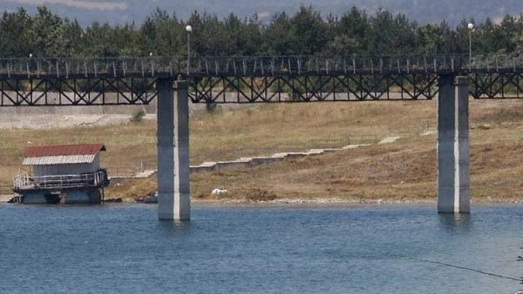 Спасителите все още не са открили телата на удавените. Снимка: Булфото