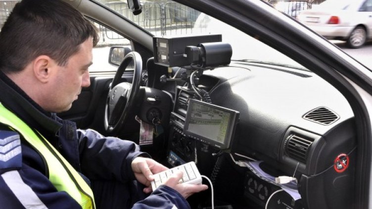 Затягат правилата на пътя. Снимка: архив Булфото