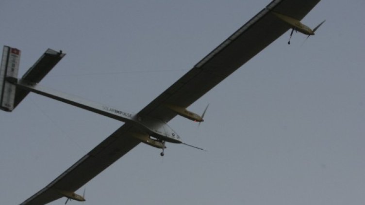Експерименталният слънчев самолет Солар импулс. Снимка: Reuters