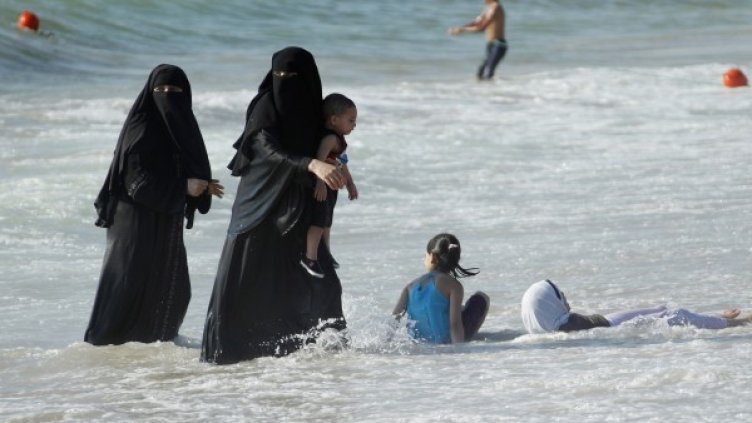 Плажът в ливанския град Сидон. Снимка: архив, Reuters