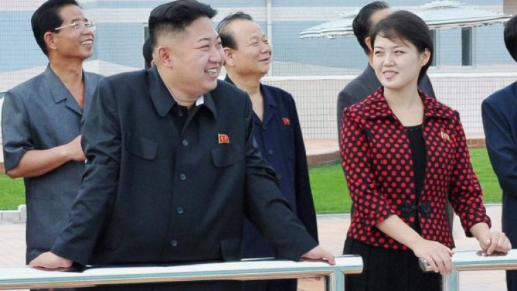Ким Чен Ун и съпругата му. Снимка: Reuters