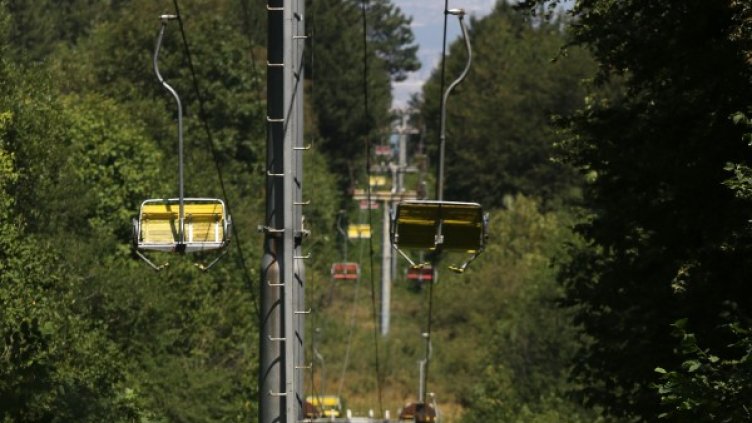 Лифтовете би трябвало скоро да тръгнат. Снимка: БТА