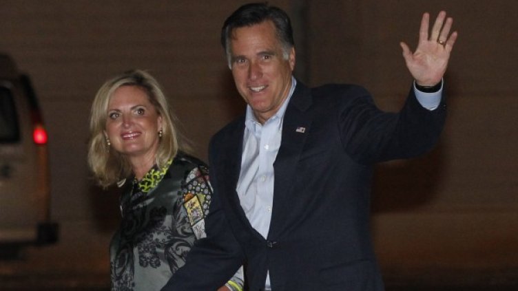 Мит Ромни пристигна в Израел със съпругата си Ан. Снимка: Reuters