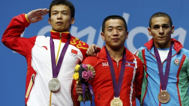 Валентин Христов (в дясно) на стълбичката на победителите. Снимка: Reuters