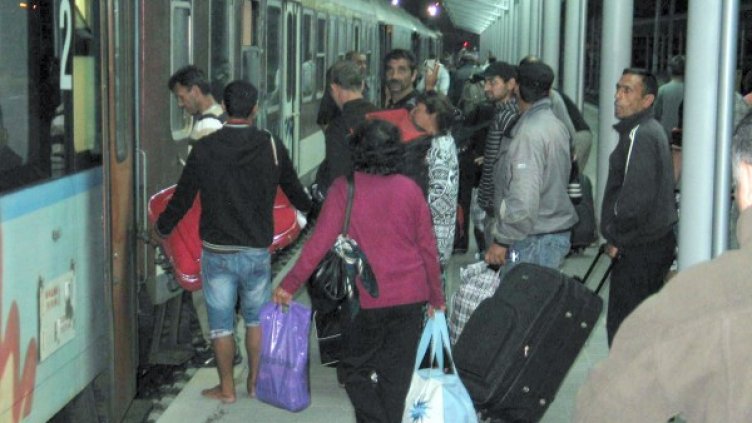 Близо 200 сезонни работници в Швеция се завърнаха у нас в събота. Снимка: БТА