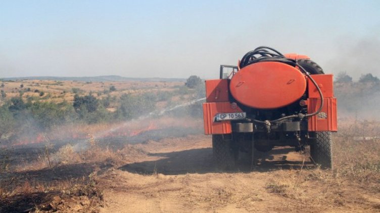 Пожарът край Брягово вече е почти потушен. Снимка: Impact Press Group