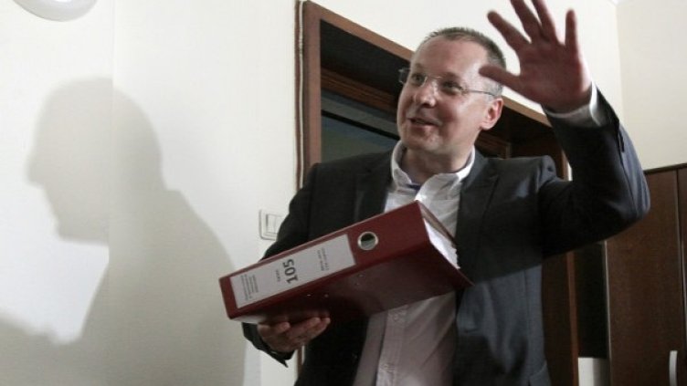 Станишев "захапа" Борисов за "Белене". Снимка: БТА