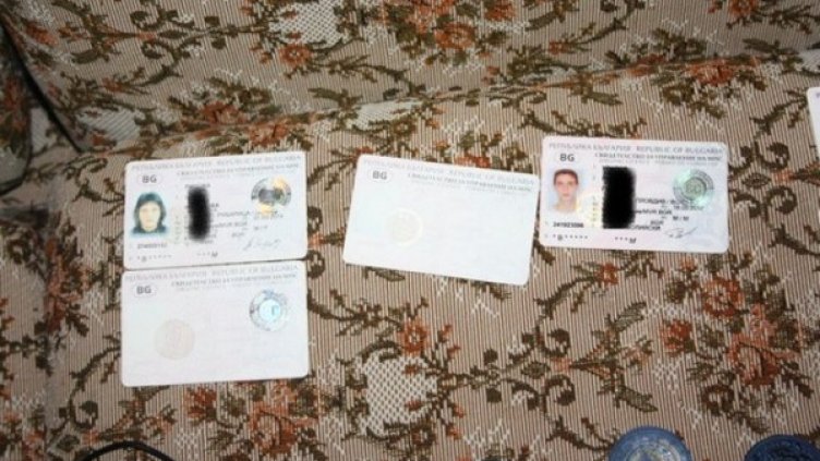 Намерените фалшификати. Снимка: МВР