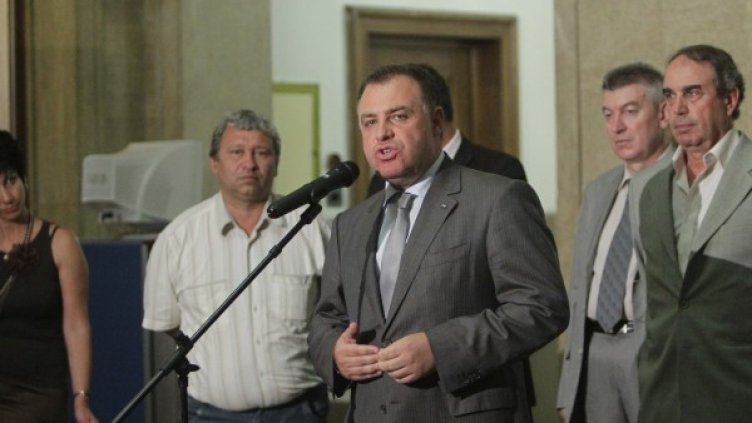 Найденов е готов и на басове. Снимка: БТА