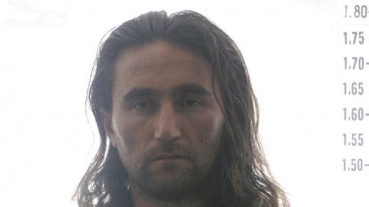 Един от двамата задържани мъже, за които се предполага, че са от Чечения. Снимка: Reuters