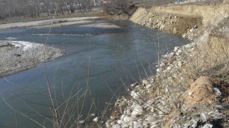 Мъжът се удавил в реката. Снимка: архив булфото