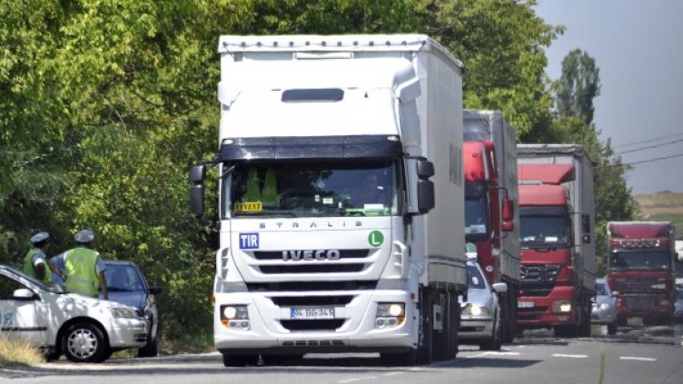 Тировете трябва да изчакват на паркингите. Снимка: архив Булфото