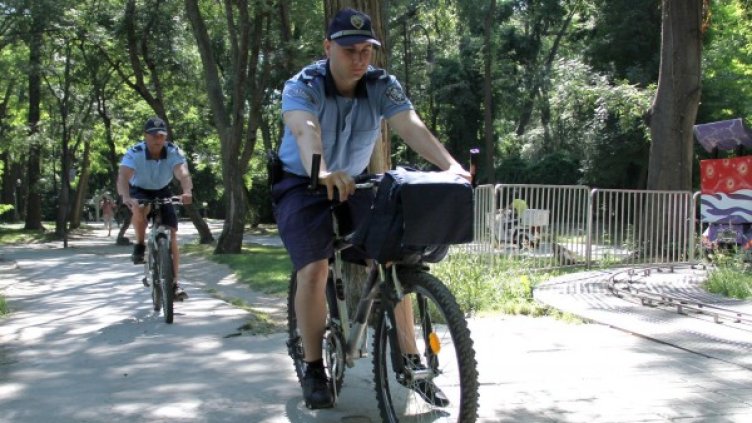 В Морската градина във Варна вече има велополиция. Хотелиери поискаха и туристическа полиция по курортите. Снимка: Булфото