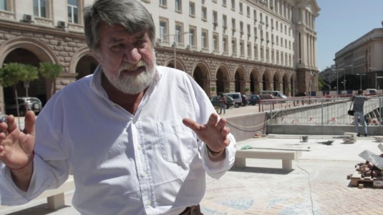 Вежди Рашидов обяснява за дипломатическите ни отношения с Ватикана. Снимка: БТА