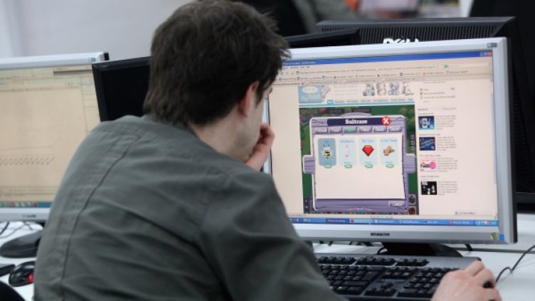 Почти навсякъде има колеги, които се опитват да работят по-малко и бягат от отговорност. Снимка: Getty Images/Guliver Photos