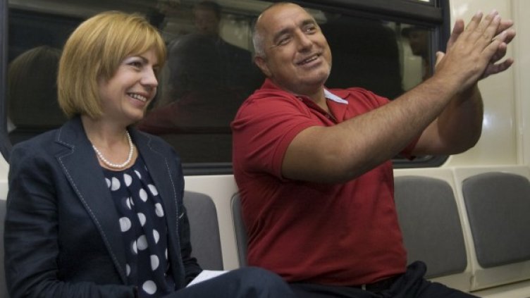 Борисов и Фандъкова щастливи се повозиха в метрото. Снимка: БТА