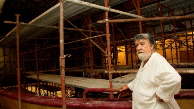 Вежди Рашидов инспектира ремонта на Драматичния театър във Варна. Снимка: Impact Press Group