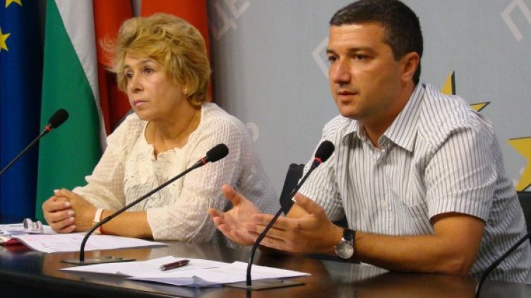 Драгомир Стойнев и Емилия Масларова Снимка: БСП