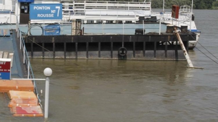 Нивото на река Дунав край Русе е ниско. Снимка: Булфото