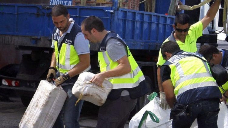 Задържаната пратка с дрога. Снимка: БТА