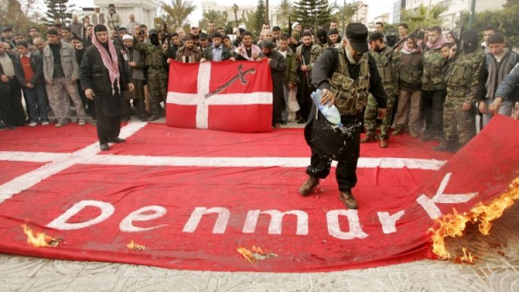 Мюсюлманите бяха разгневени от появата на карикатурите през 2005 г. и дори гориха датското знаме. Снимка: Reuters