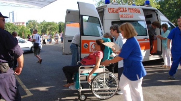 Линейки карат пострадали израелски туристи след терористичното нападение. Снимка: Булфото