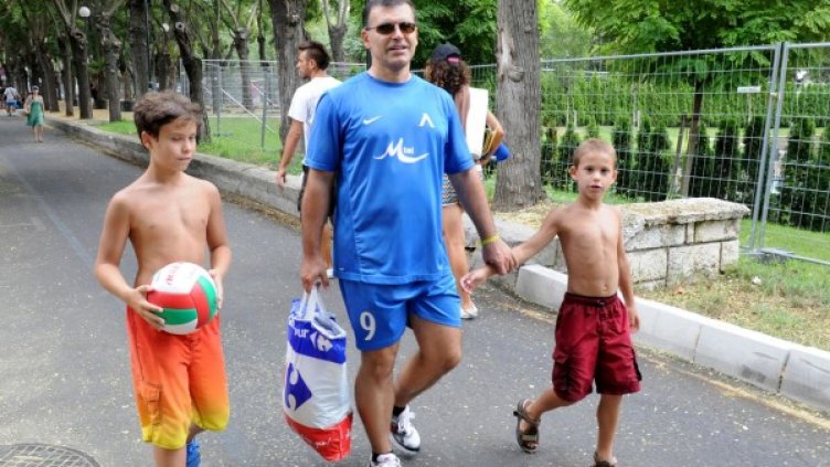 Симеон Дянков предава любовта си към спорта и на двамата си синове. Снимка: Булфото