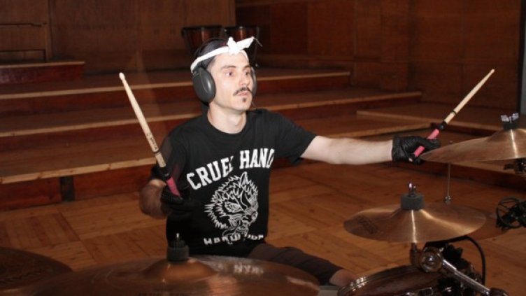 Барабанистът Митко Николов–Мицата.  Снимка: Иво Чупетловски