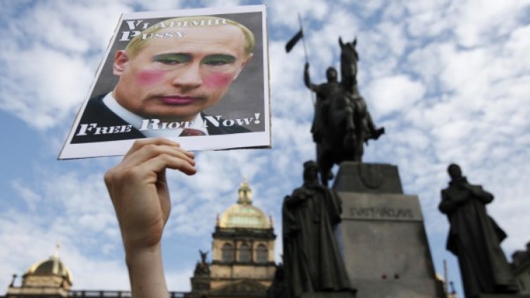 Протестите срещу присъдите са във всякаква форма. Снимка: Reuters