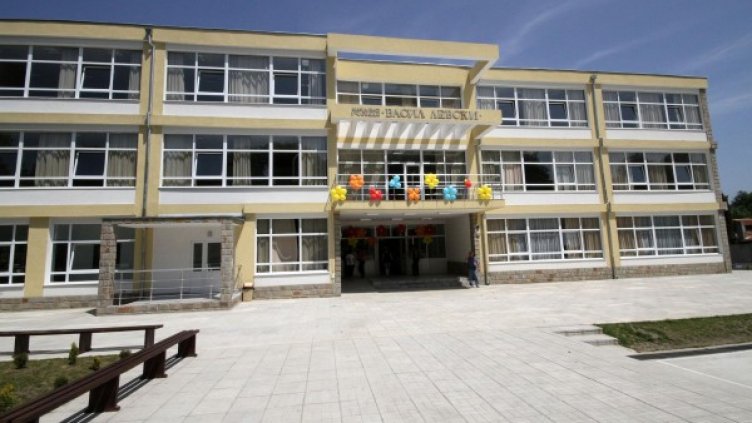 10 училища ще получат пари. Снимка: архив Булфото