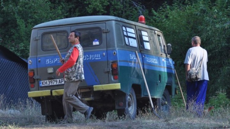 Гасенето на другите два пожара също продължава. Снимка: Булфото