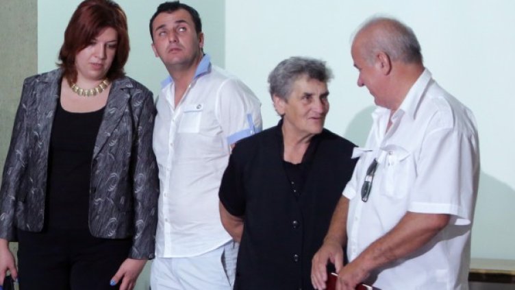 Баба Павлинка се превърна в емблема на инициативния комитет. Снимка: БТА