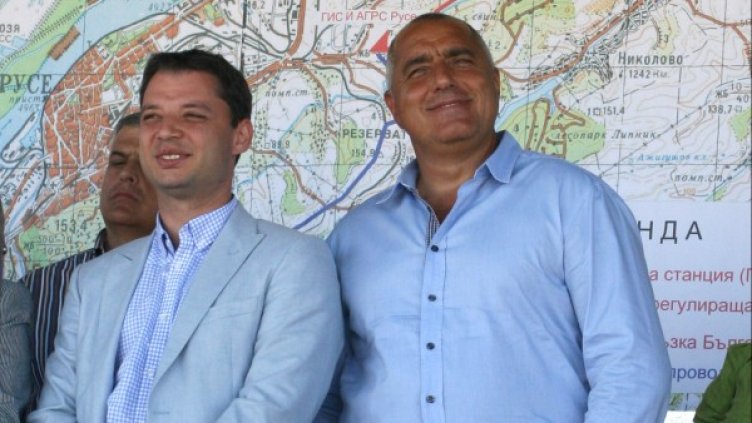 Добрев и Борисов гледат към бъдещия добив. Снимка: БТА