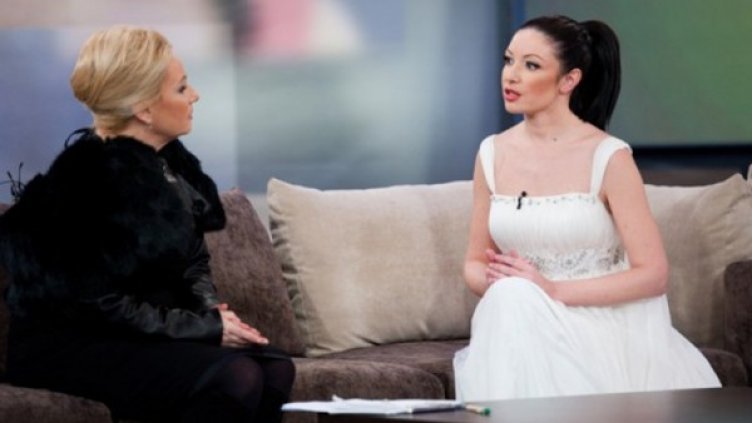 В първото си предаване в шоуто Вихра гостува на Тони Димитрова с булчинска рокля. Снимка: TV7