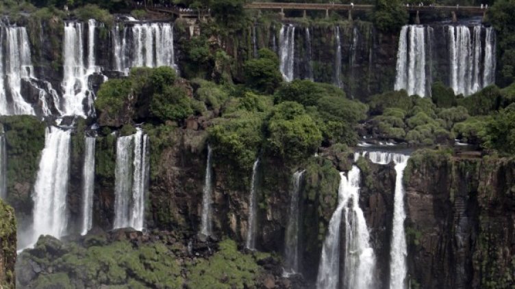 Натежалата от водата сватбена рокля повлякла жената към дъното. Снимка: архив, Reuters