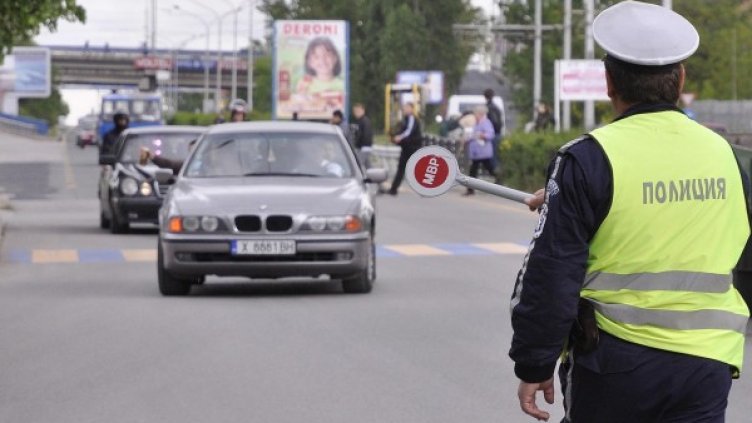 Мъж управлявал колата си с фалшива книжка и дължими глоби в размер на 3920 лв. Снимка: архив Булфото