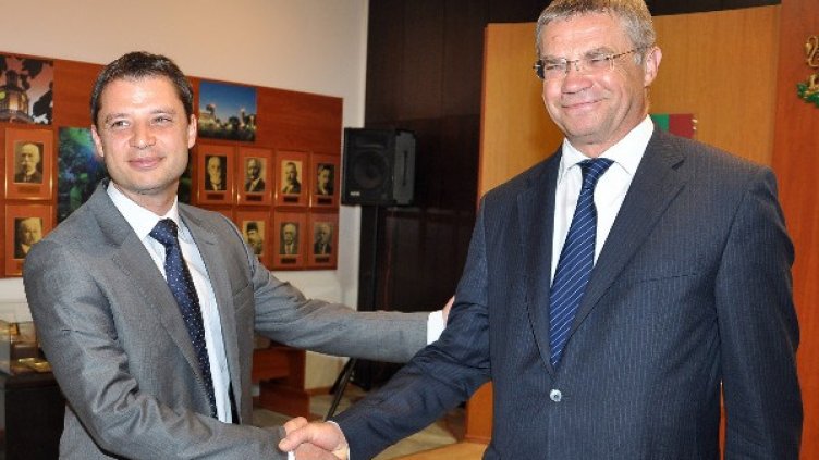 Делян Добрев с Александър Медведев. Снимка: БТА