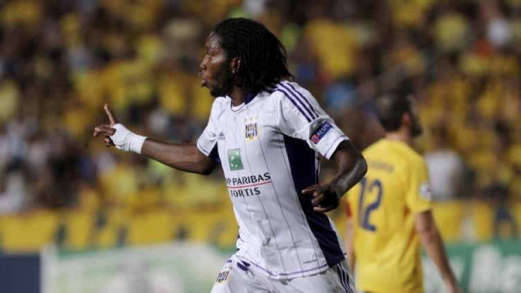 Мбокани се радва след гола си за Андерлехт. Снимка: Ройтерс