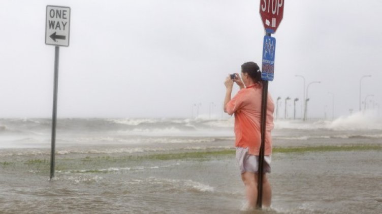 Ураганът Айзък достигна бреговете на Луизина със скорост 130 км/ч. Снимка: Reuters
