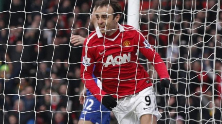 Бербатов може да смени червената фланелка с виолетова още днес. Снимка: Ройтерс