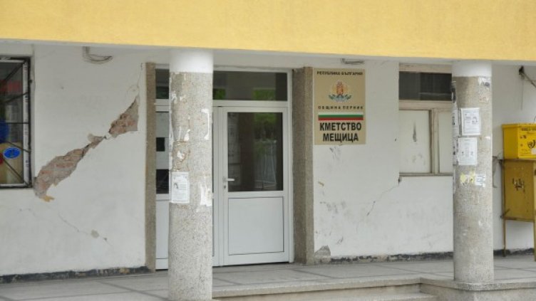 Общинските сгради ще трябва да се застарховат. Снимка: архив Булфото