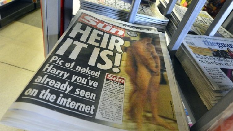 Голите снимки на Хари предизвикаха фурор в пресата. Снимка: Reuters