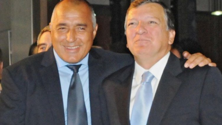 Приятелска прегръдка межу Борисов и Барозу. Снимка: Булфото