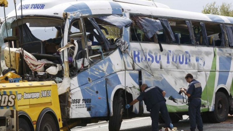 Катастрофиралият румънски автобус. Снимка: Reuters