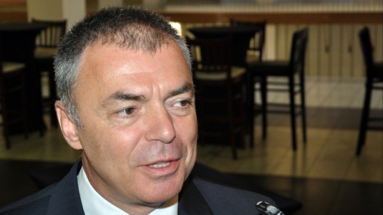 Игнатов готви целодневно за учениците до 7 клас. Снимка: БТА