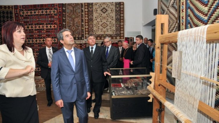 Държавата е предложила на ЮНЕСКО да обяви чипровските килими за световно нематериално културно наследство. Снимка: БТА