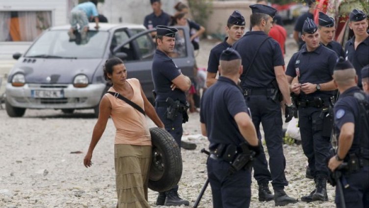 Кметството на френски град призова на протест срещу настаняването на роми. Снимка: архив, Reuters
