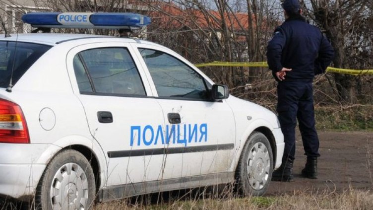 Полицията прави оглед на мястото. Снимка: Impact press group