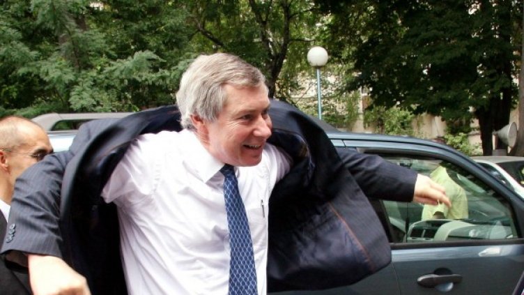 Джеймс Уорлик се готви за заминаване. Снимка: архив Булфото