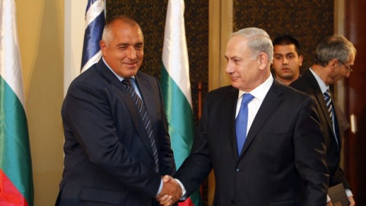 Борисов и Нетаняху си стискат ръцете, но не се разбраха за атентата в Бургас. Снимка: БТА
